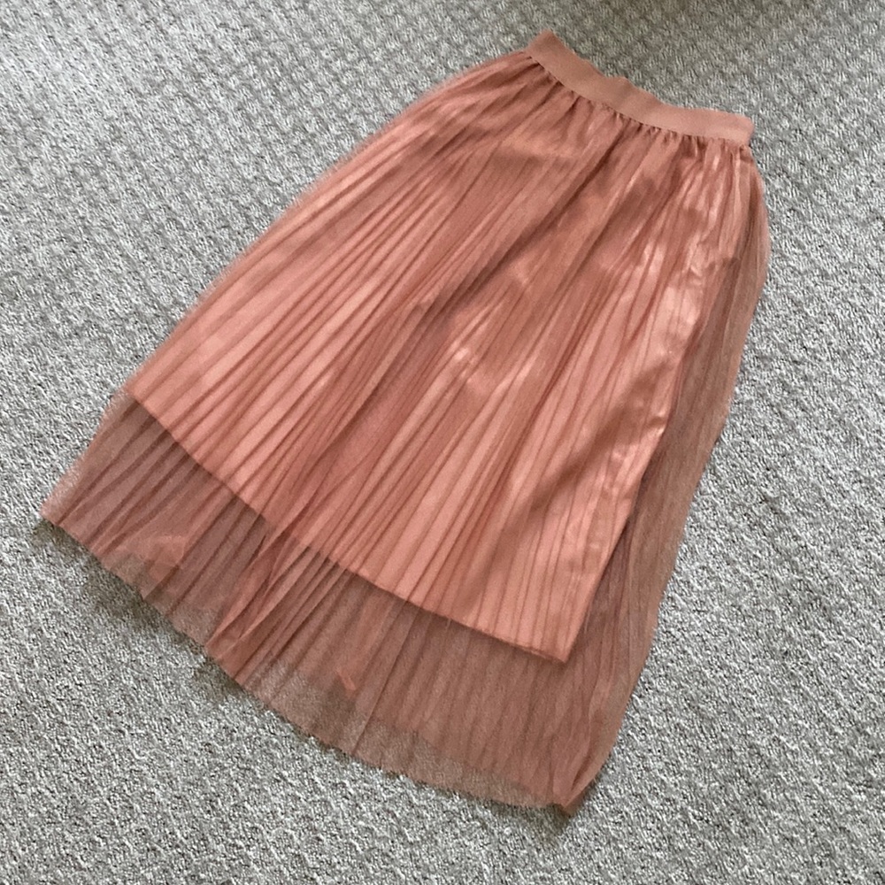 Pretty nude pink skirt with mesh overlay